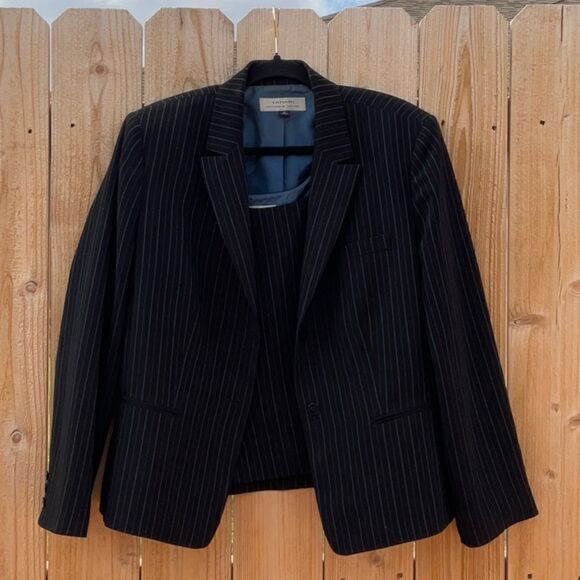 🔥 Take 50% OFF- Tahari Women’s Navy Striped Blazer Jacket With Inner, Size-18 - Picture 2 of 11